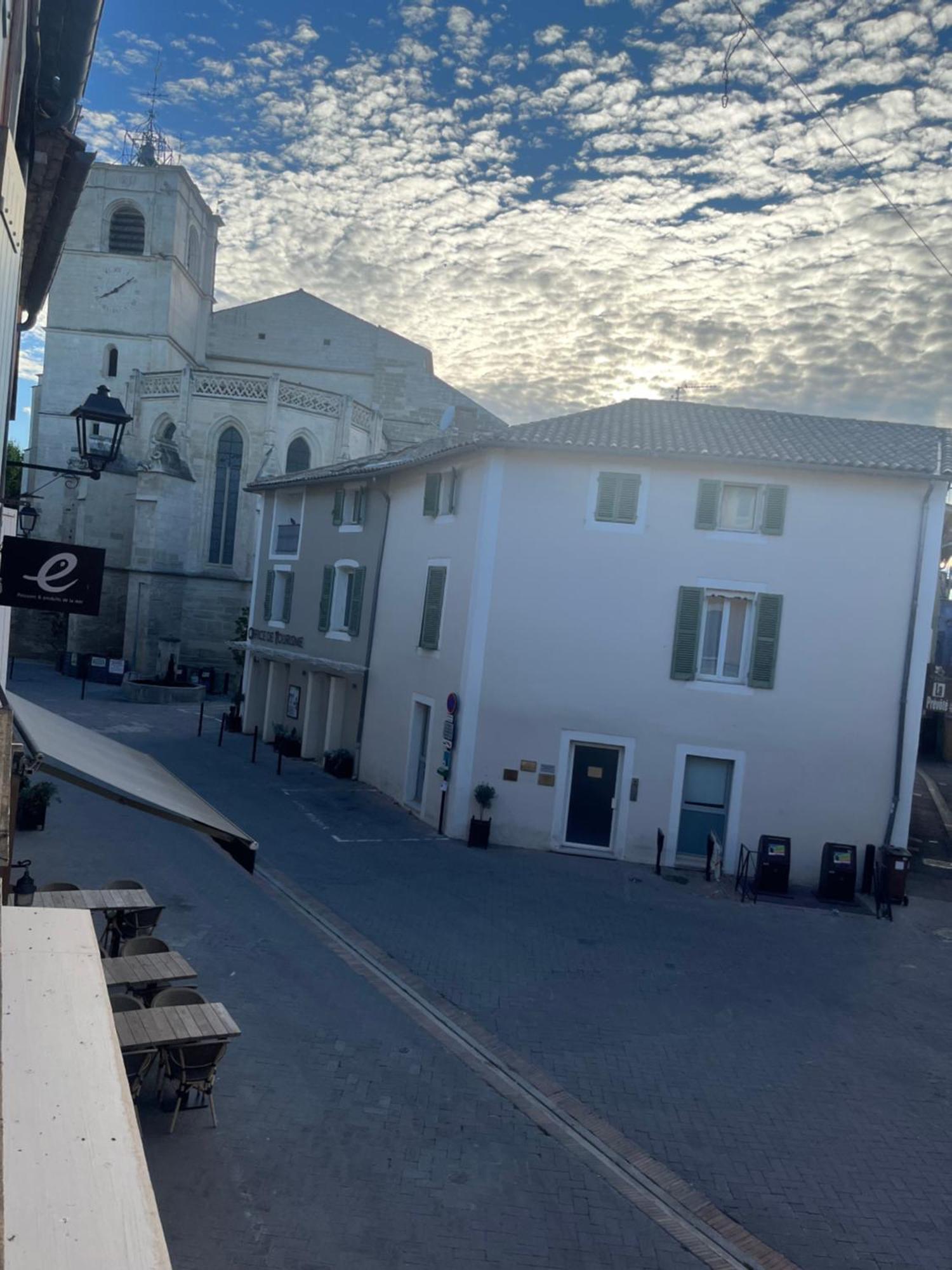 Logement Studio Avec Vue Sur Le Centre Historique LʼIsle-sur-la-Sorgue Exterior foto