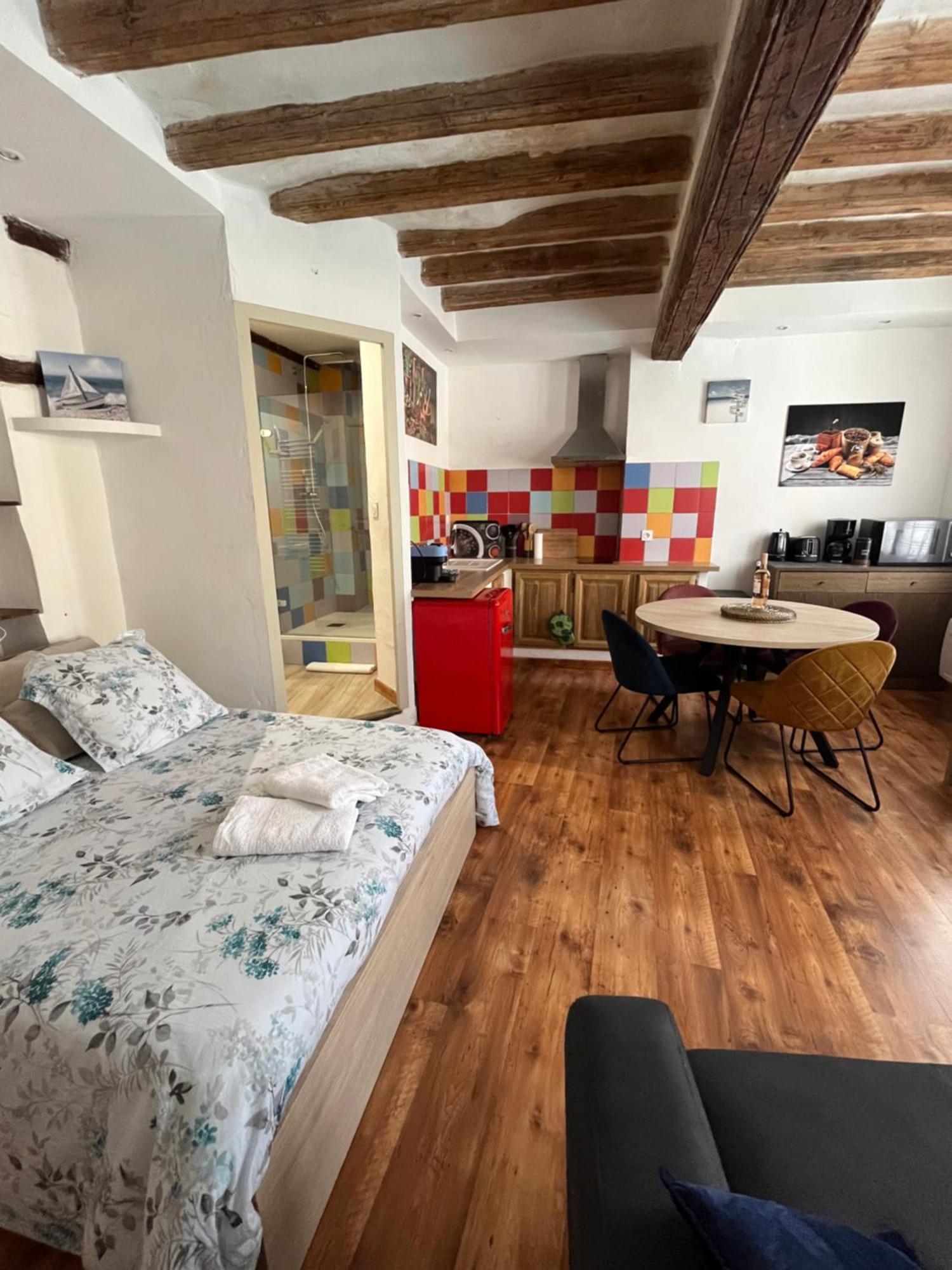 Logement Studio Avec Vue Sur Le Centre Historique LʼIsle-sur-la-Sorgue Exterior foto